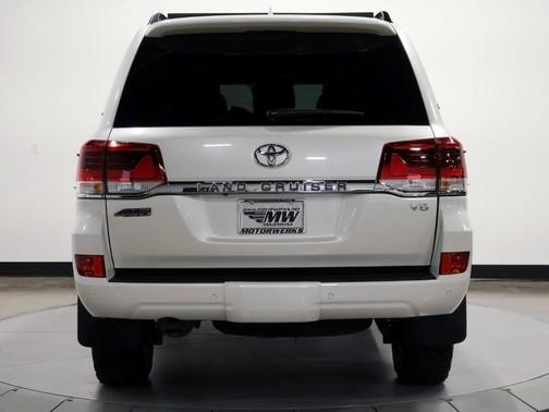 Blizzard Pearl 2021 Toyota Land Cruiser Heritage Edition