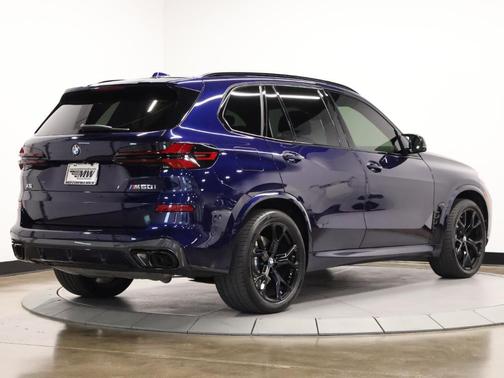 2025 BMW X5 M60i