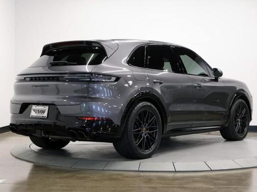 2025 Porsche Cayenne GTS