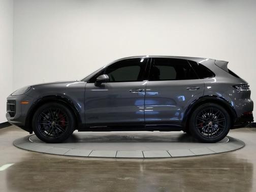 2025 Porsche Cayenne GTS