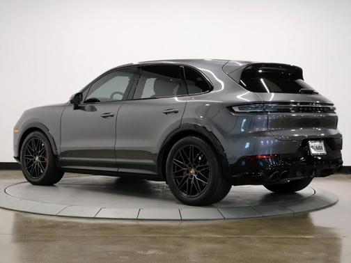2025 Porsche Cayenne GTS