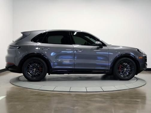 2025 Porsche Cayenne GTS