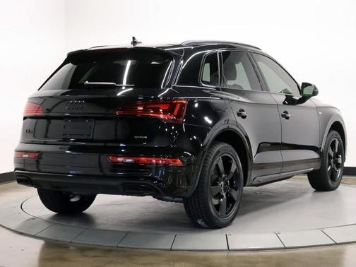 Mythos Black Metallic 2023 Audi Q5 45 S line Prestige