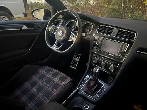 2017 Volkswagen Golf GTI 2.0T S 4-Door