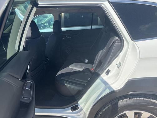 Crystal White Pearl 2024 Subaru Outback Limited