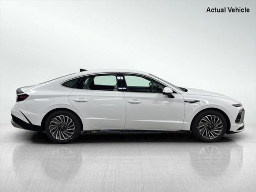 2025 Hyundai SONATA Hybrid SE