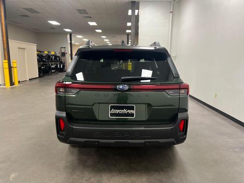 Deep Emerald Green Pearl 2026 Subaru Outback Limited XT
