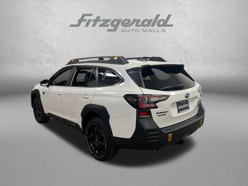 Crystal White Pearl 2022 Subaru Outback Wilderness