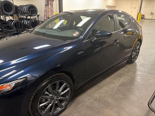 2022 Mazda Mazda3 FWD w/Preferred Package