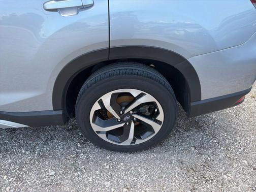 Ice Silver Metallic 2023 Subaru Forester Touring