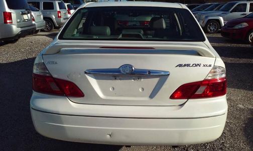 White 2003 Toyota Avalon XLS