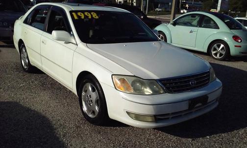 White 2003 Toyota Avalon XLS