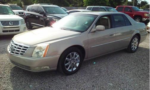 Gold 2009 Cadillac DTS Premium