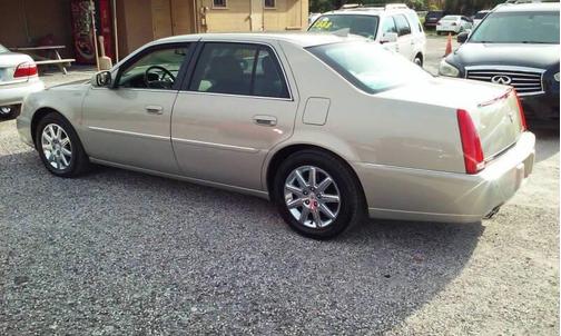 Gold 2009 Cadillac DTS Premium