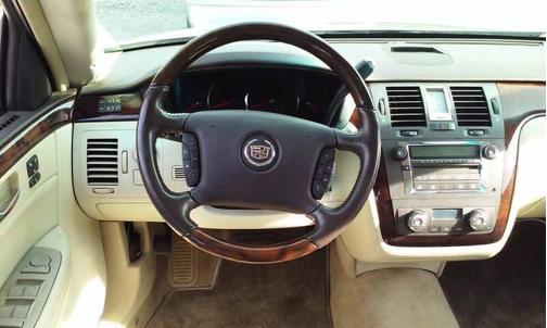 Gold 2009 Cadillac DTS Premium