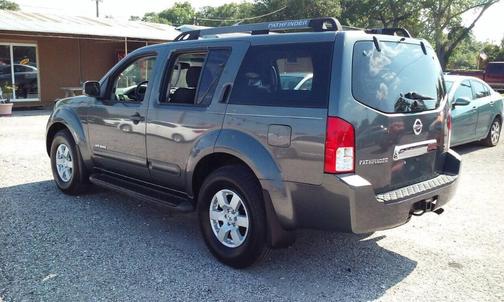 2005 Nissan Pathfinder SE