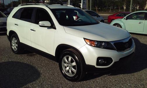 White 2012 Kia Sorento LX