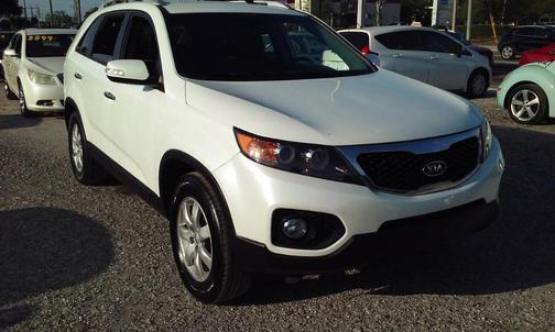 White 2012 Kia Sorento LX