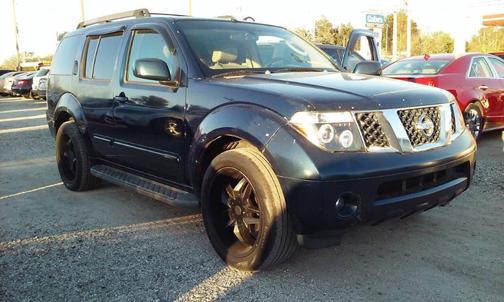2006 Nissan Pathfinder LE