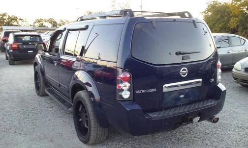 2006 Nissan Pathfinder LE