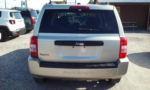 Gold 2009 Jeep Patriot Sport