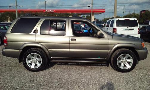 2003 Nissan Pathfinder LE