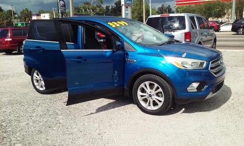 Blue 2017 Ford Escape SE