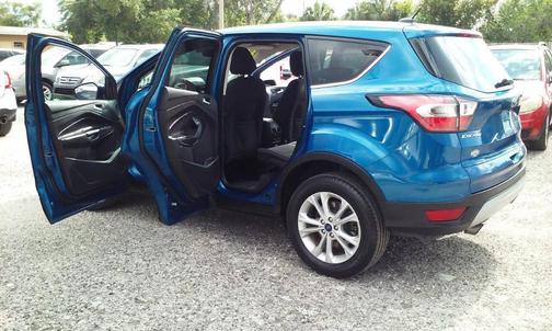 Blue 2017 Ford Escape SE