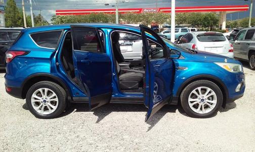 Blue 2017 Ford Escape SE
