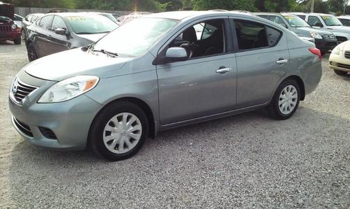 Magnetic Gray 2014 Nissan Versa 1.6 SV