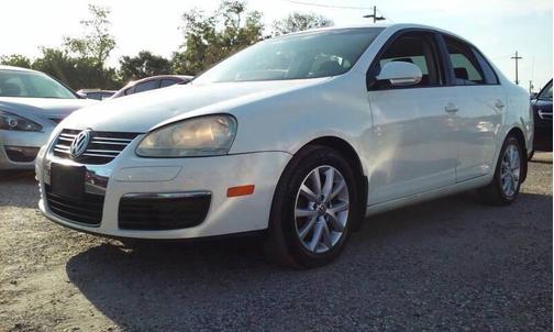 White 2010 Volkswagen Jetta SEL