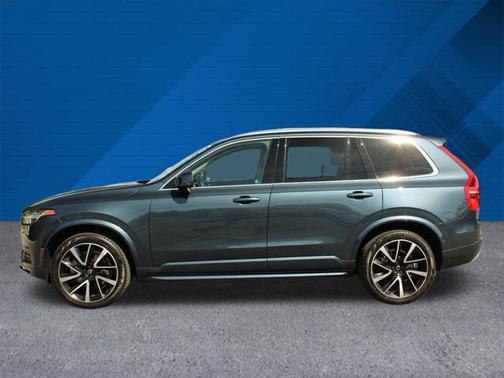 2022 Volvo XC90 T6 Momentum