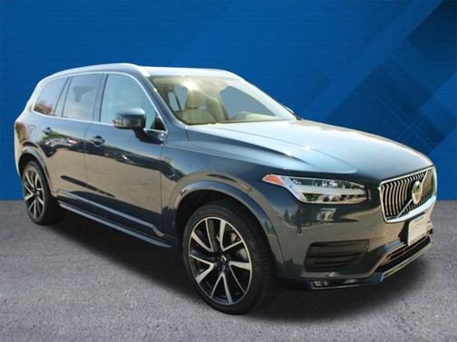 2022 Volvo XC90 T6 Momentum