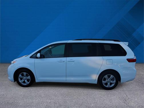 2017 Toyota Sienna LE