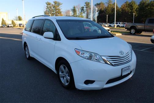 2017 Toyota Sienna LE
