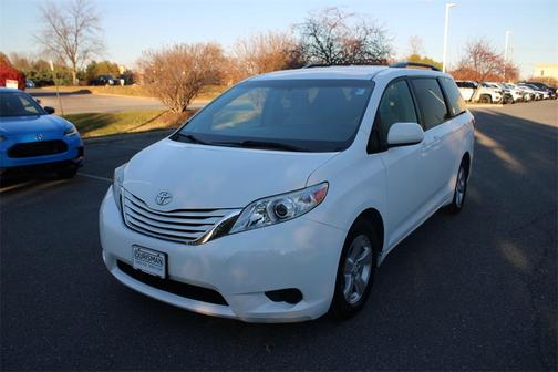 2017 Toyota Sienna LE