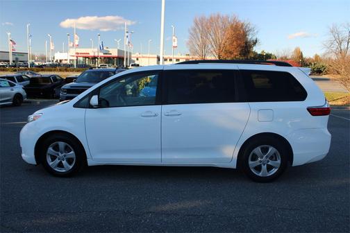 2017 Toyota Sienna LE