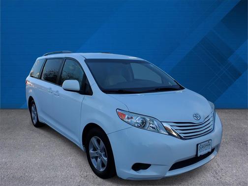 2017 Toyota Sienna LE