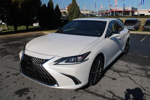 2024 Lexus ES 300h Base