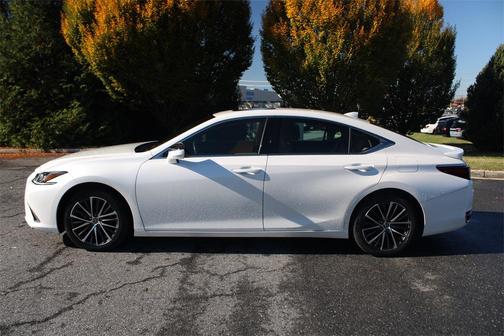 2024 Lexus ES 300h Base