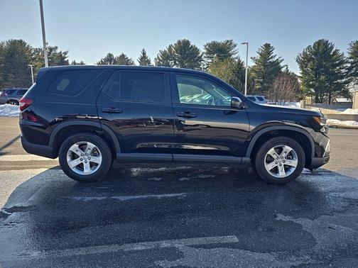 2023 Honda Pilot AWD LX