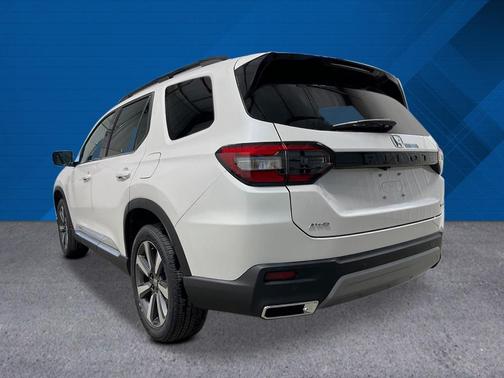 2025 Honda Pilot Touring 8-Passenger