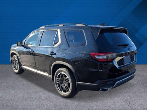 Crystal Black Pearl 2026 Honda Pilot Touring 8-Passenger