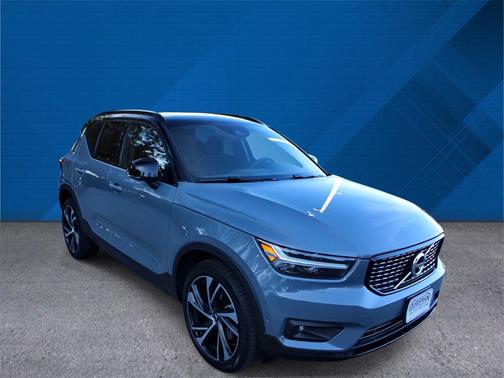 2022 Volvo XC40 T5 R-Design