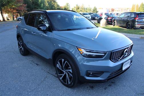 2022 Volvo XC40 T5 R-Design