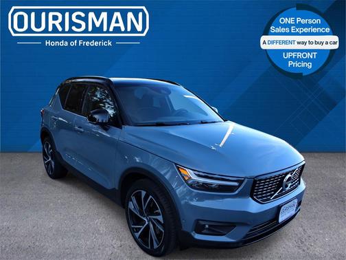2022 Volvo XC40 T5 R-Design