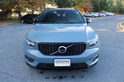 2022 Volvo XC40 T5 R-Design