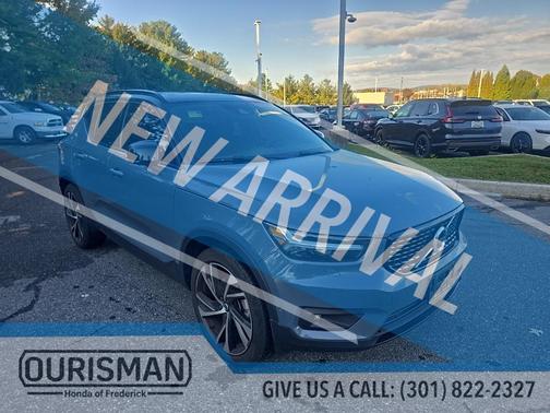 2022 Volvo XC40 T5 R-Design