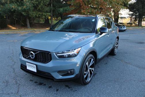 2022 Volvo XC40 T5 R-Design