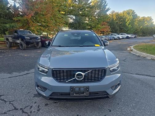 2022 Volvo XC40 T5 R-Design